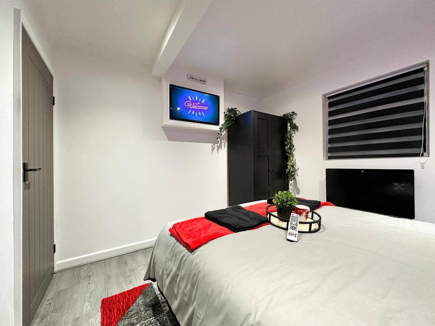Boutique Backyard Bungalow - Brimsdown Энфилд Экстерьер фото